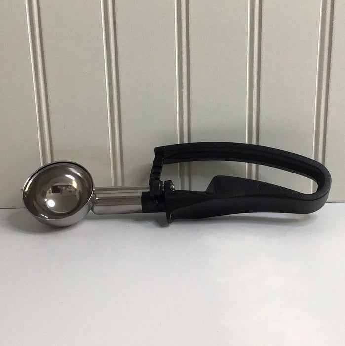 Vollrath 47398 Jacob's Pride #30 Black Squeeze Handle Disher - 1.13 oz.