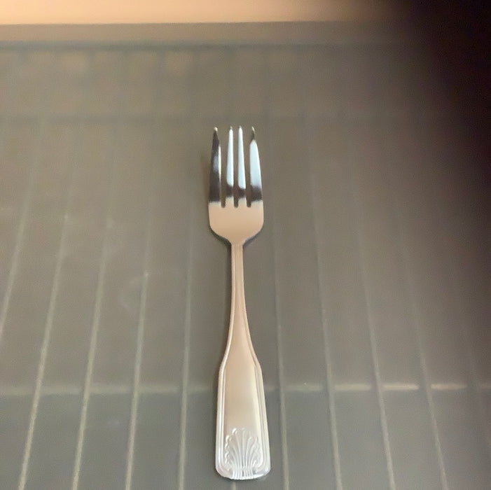 Acopa Atglen 7" 18/0 Stainless Steel Medium Weight Salad Fork - 12/Case