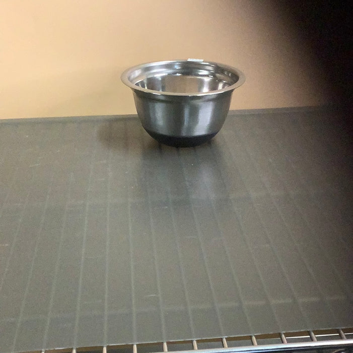 Choice .75 Qt. Stainless Steel Mixing Bowl with Silicone Bottom - 176MBSILC75