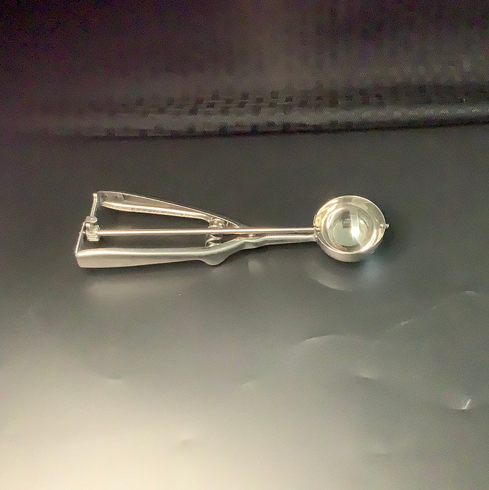 #30 Squeeze Handle Disher - 1.25 oz.
