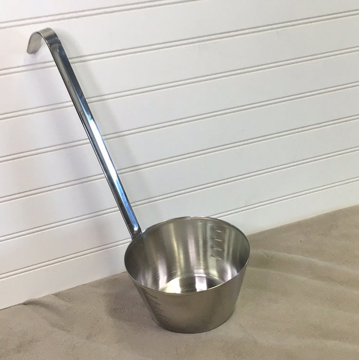 Choice 32 oz. Stainless Steel Ladle / Dipper