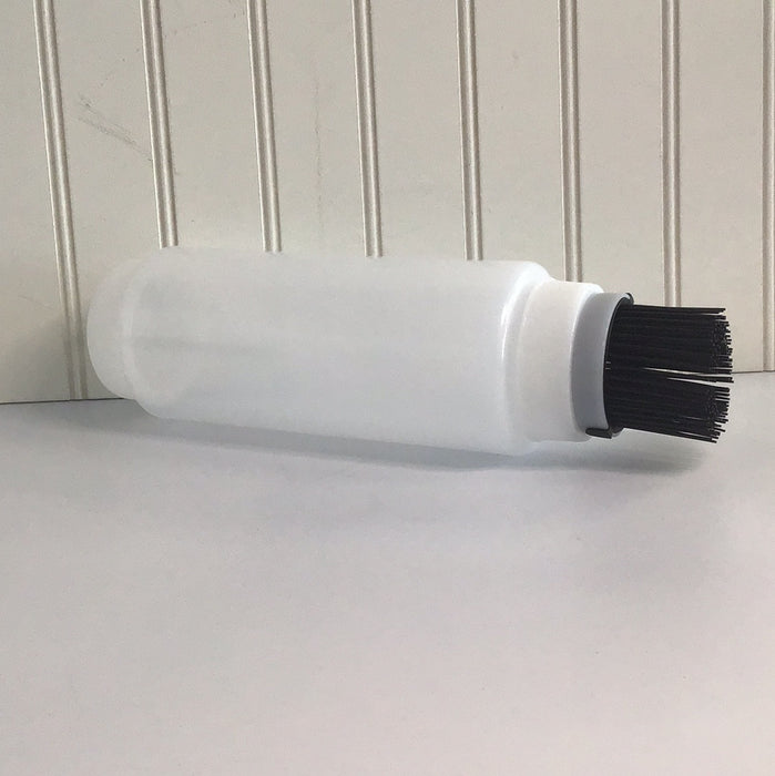 Tablecraft 32 oz. INVERTAtop Dualway First In First Out "FIFO" Squeeze Bottle with Black Silicone Basting Brush Cap