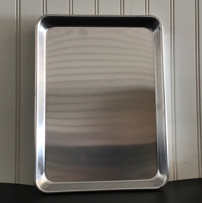 Quarter Size 19 Gauge 9 1/2" x 13" Wire in Rim Aluminum Bun / Sheet Pan
