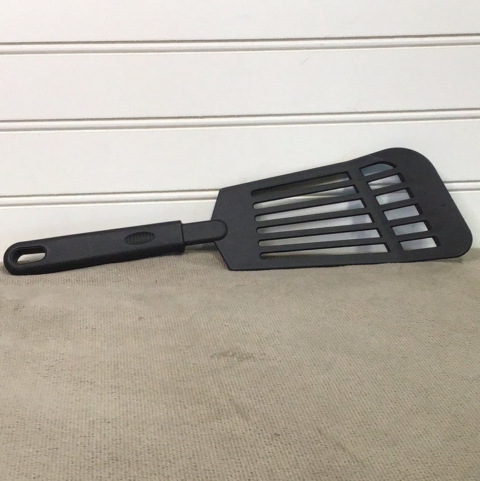 12" Black Nylon Slotted Heat Resistant Turner / Spatula