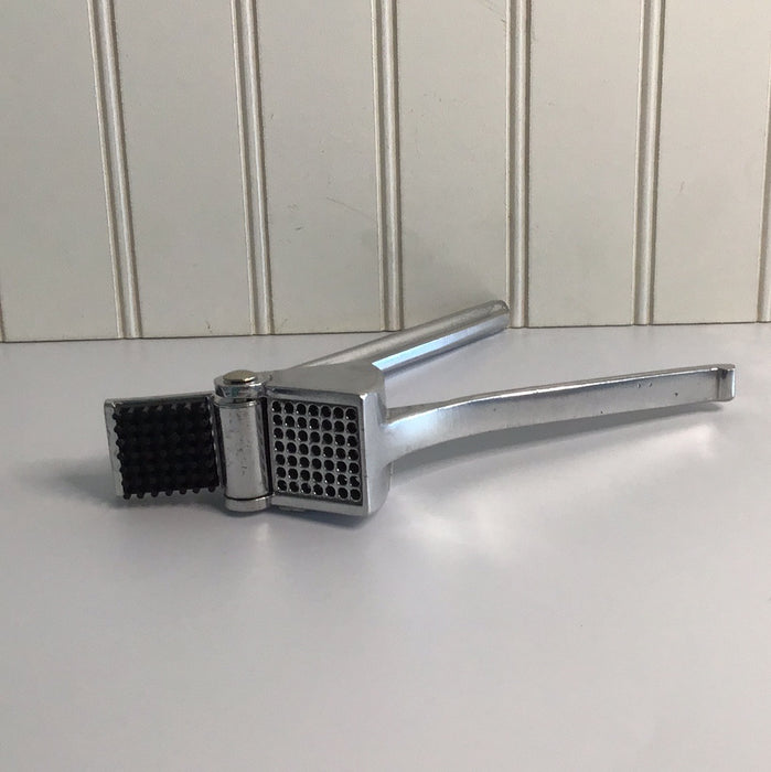 Choice 7 1/4" Aluminum Garlic Press