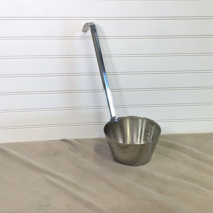 Choice 32 oz. Stainless Steel Ladle / Dipper