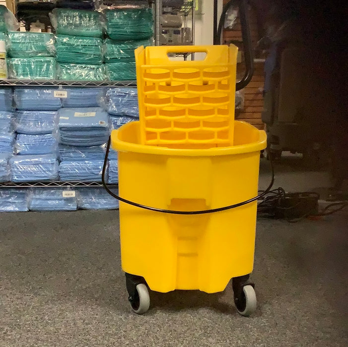 Rubbermaid 35 Qt. Mop Bucket (Side Press Wringer)
